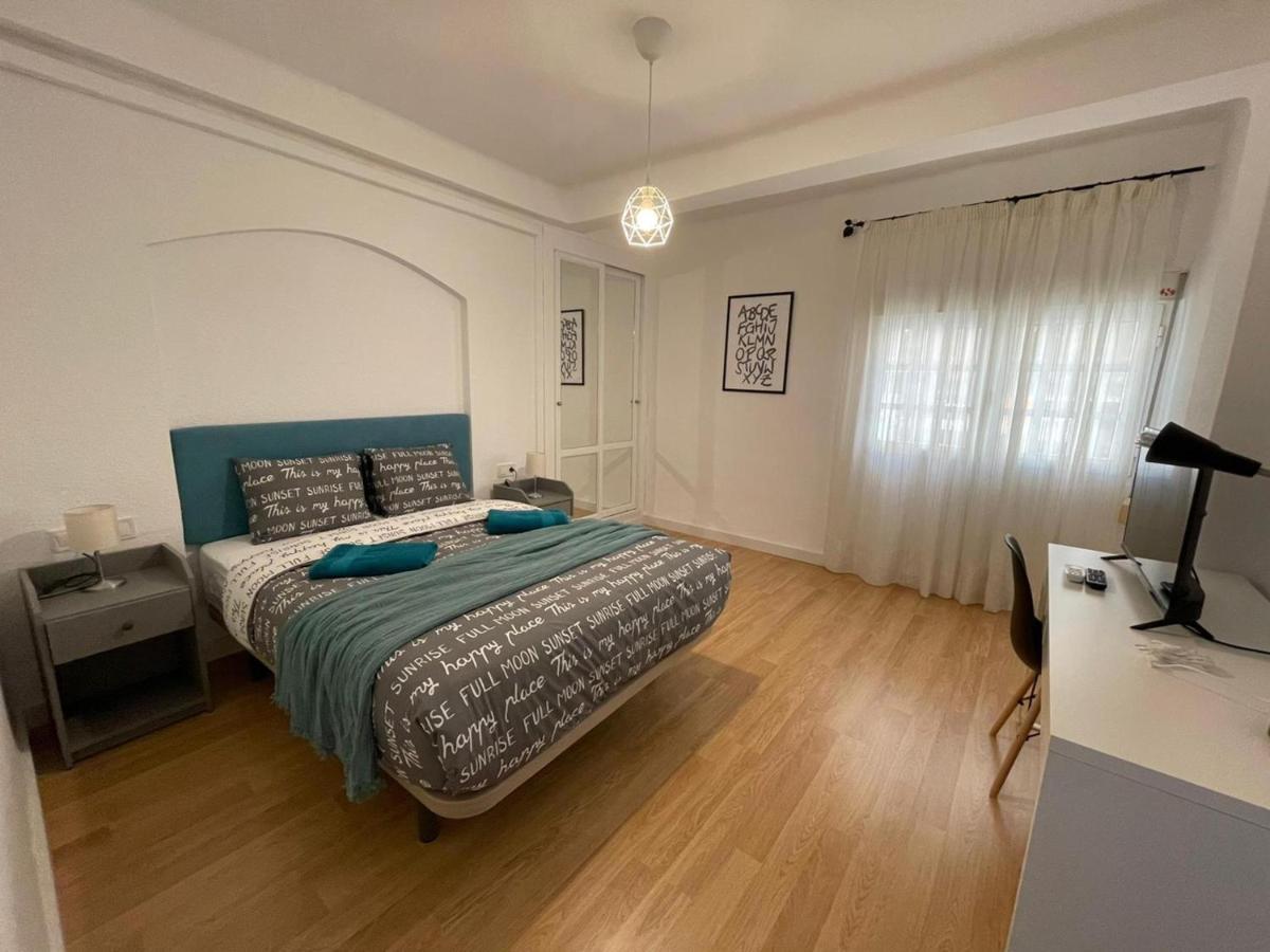 Holidays2Malaga 2 Bedroom Armengual De La Mota Close Shopping Center Exterior photo