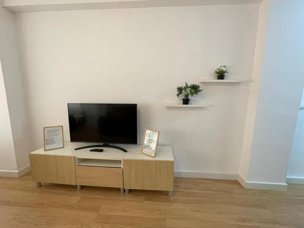 Holidays2Malaga 2 Bedroom Armengual De La Mota Close Shopping Center Exterior photo