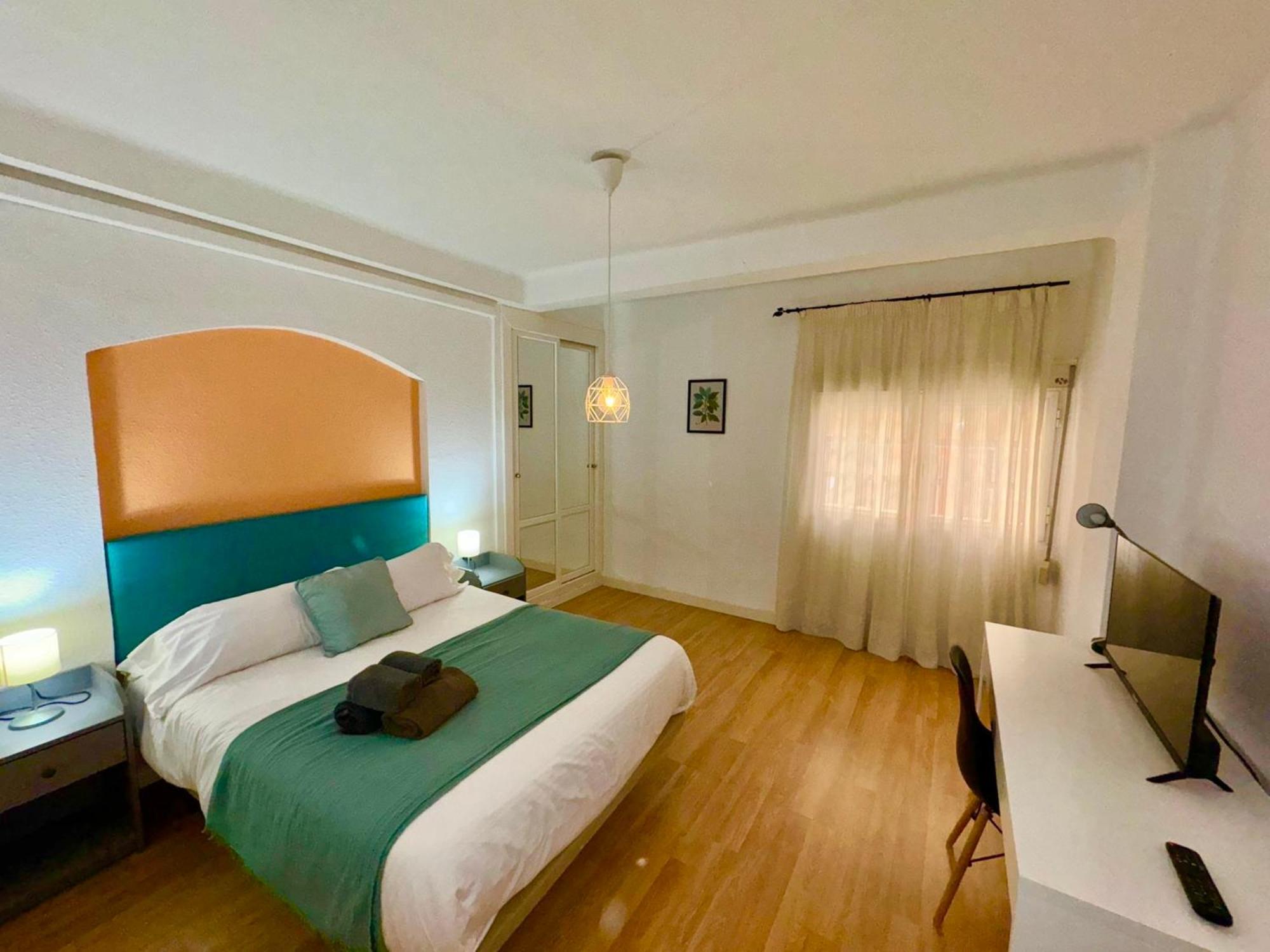 Holidays2Malaga 2 Bedroom Armengual De La Mota Close Shopping Center Exterior photo